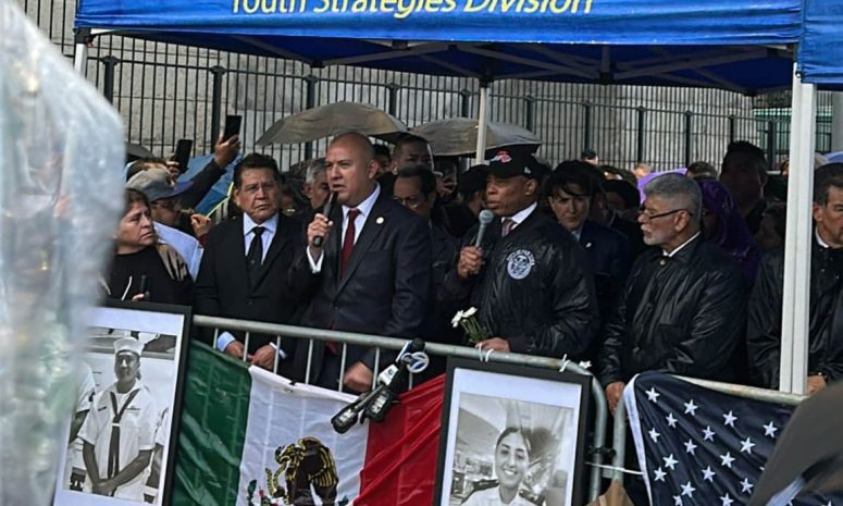 Lidera alcalde de NY homenaje a marinos mexicanos del buque Cuauhtémoc