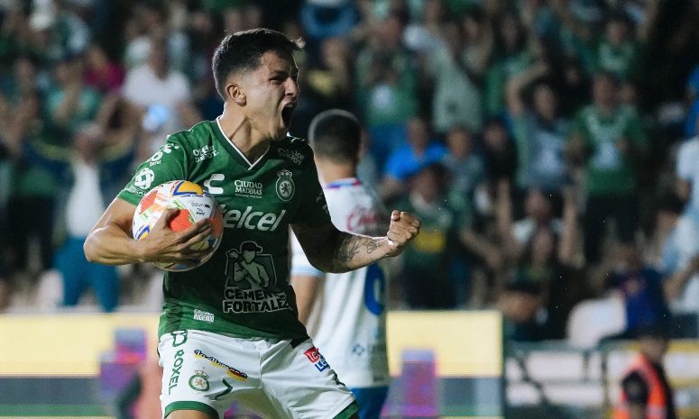 Con 10 hombres, León le hace partido al Cruz Azul pero cae 2-3