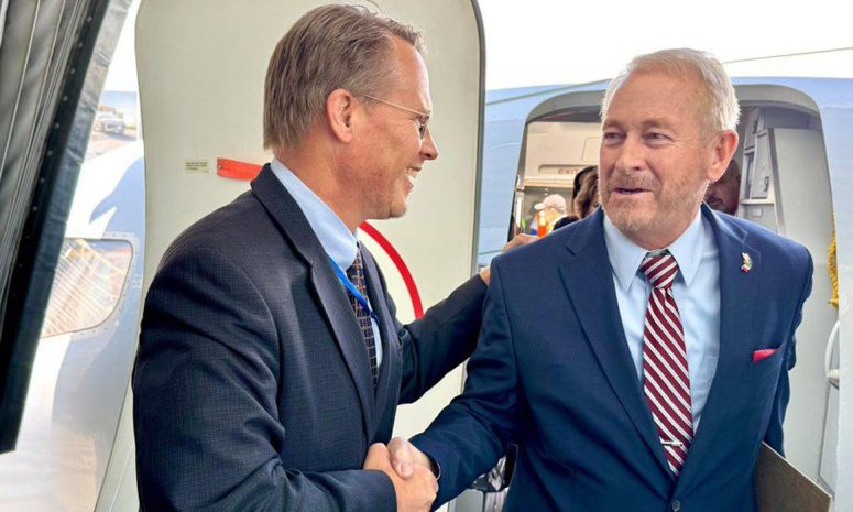 Arriba a México Ronald Johnson, nuevo embajador de Estados Unidos