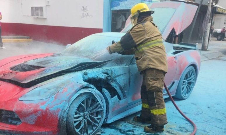 Se incendia vehículo deportivo en León