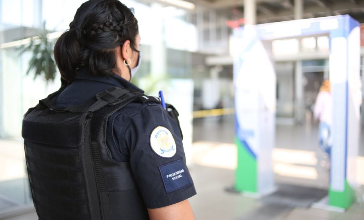 policía mujer