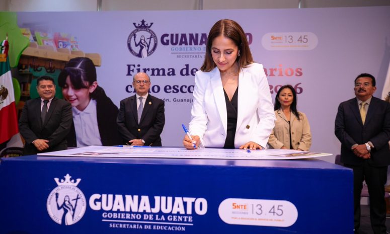 Firmó Libia Dennise calendarios escolares para el ciclo 2025-2026