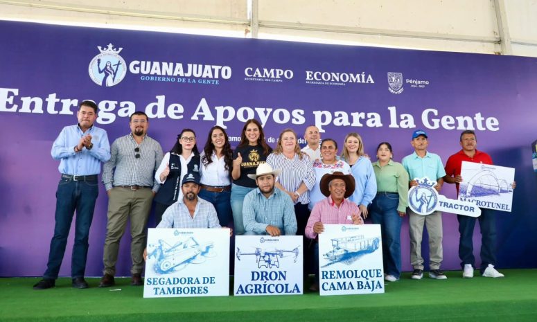 Entregó Libia Dennise apoyos e inició pavimentaciones en Pénjamo