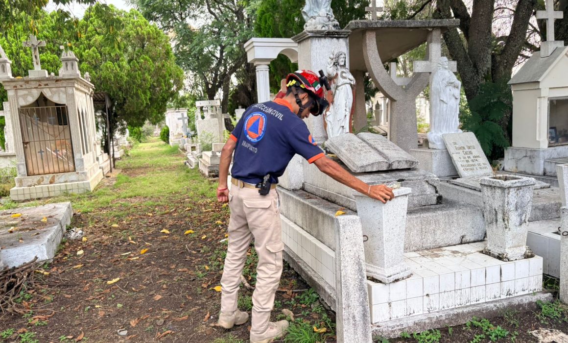 Refuerza Irapuato seguridad en cementerios por Día de Muertos ...