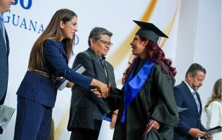 graduación, alumnos, uveg, gobernadora