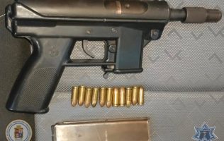 Detienen en Loma Dorada a hombre armado tras reporte ciudadano al 911