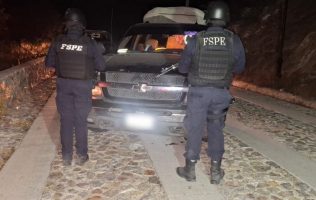 Recuperan mercancía navideña robada en San Luis de la Paz; aseguran vehículos y detienen a menor