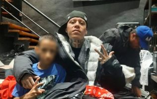 Santa Fe Klan cumple el sueño de Angelito