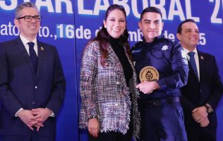 Funcionarios estatales, entrega de premios