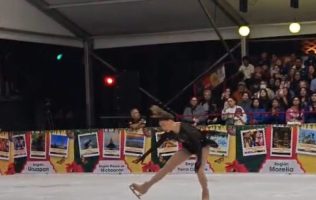 Donavan Carrillo y Azalea Contreras iluminan la villa navideña en Morelia
