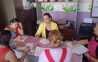 Maestra de Irapuato recibe reconocimiento