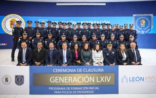 Gradúa León a 33 nuevos policías y refuerza estrategia de seguridad municipal