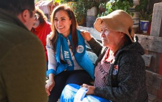 Refuerza León entrega de cobijas para proteger a familias vulnerables durante el invierno