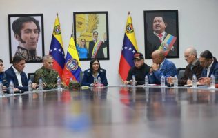 Llama Delcy Rodríguez a la paz tras captura de Maduro