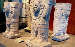 escultura atlante del Templo Jaguares