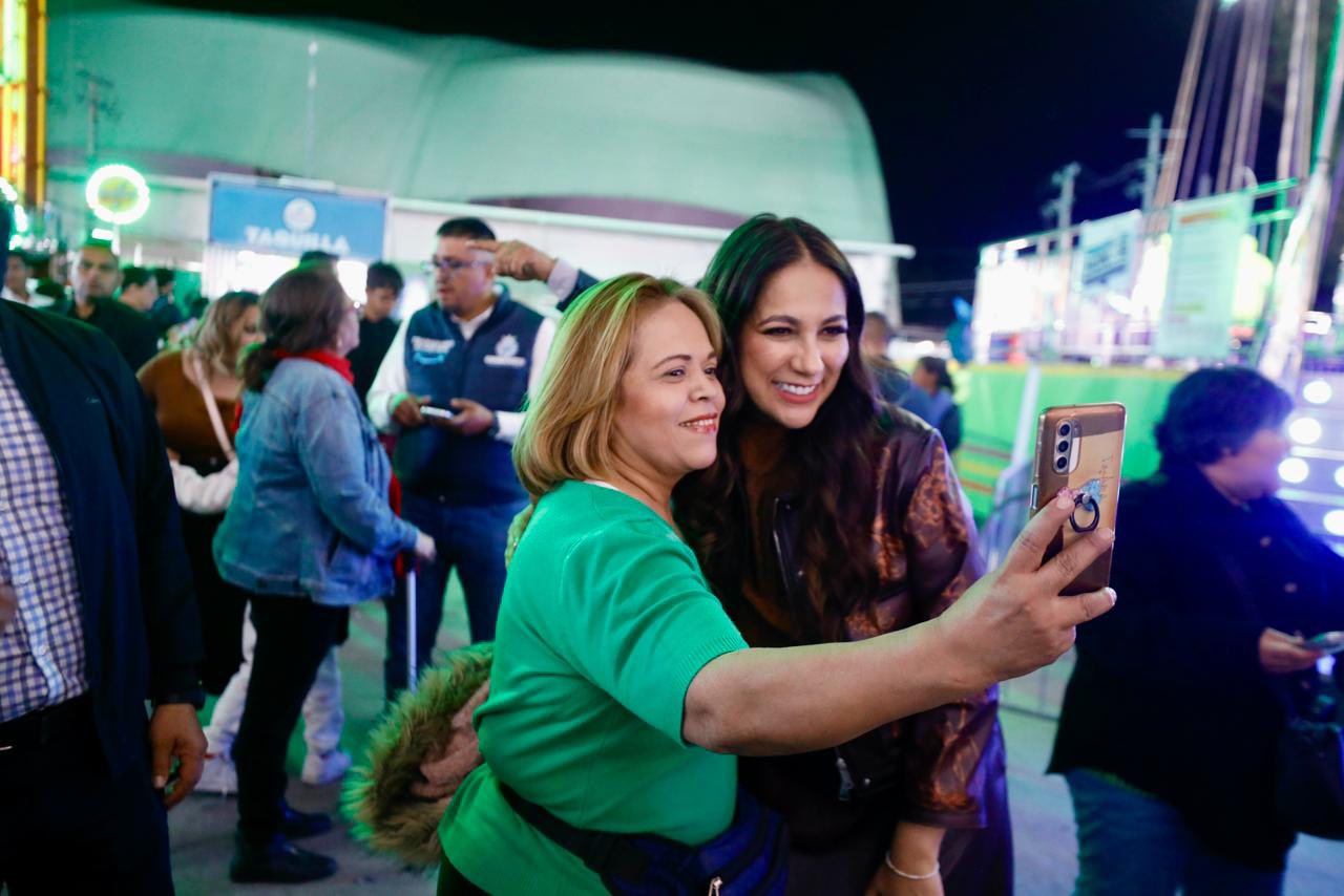 Libia Dennise, feria de León, familia