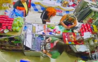 Frustra cajera presunto asalto armado en tienda Bodega Aurrerá de León