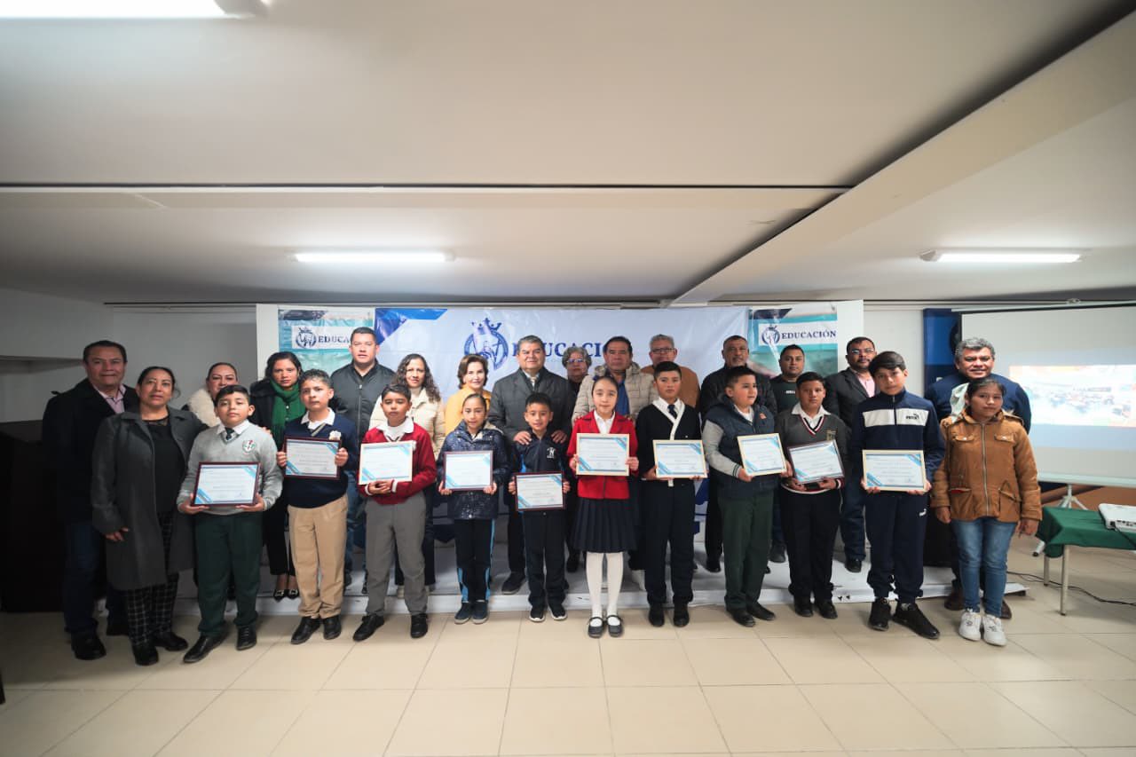 reconocen a alumnos, San Luis de la Paz