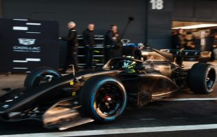 Regresa Checo Pérez a la F1 con Cadillac en pruebas en Barcelona