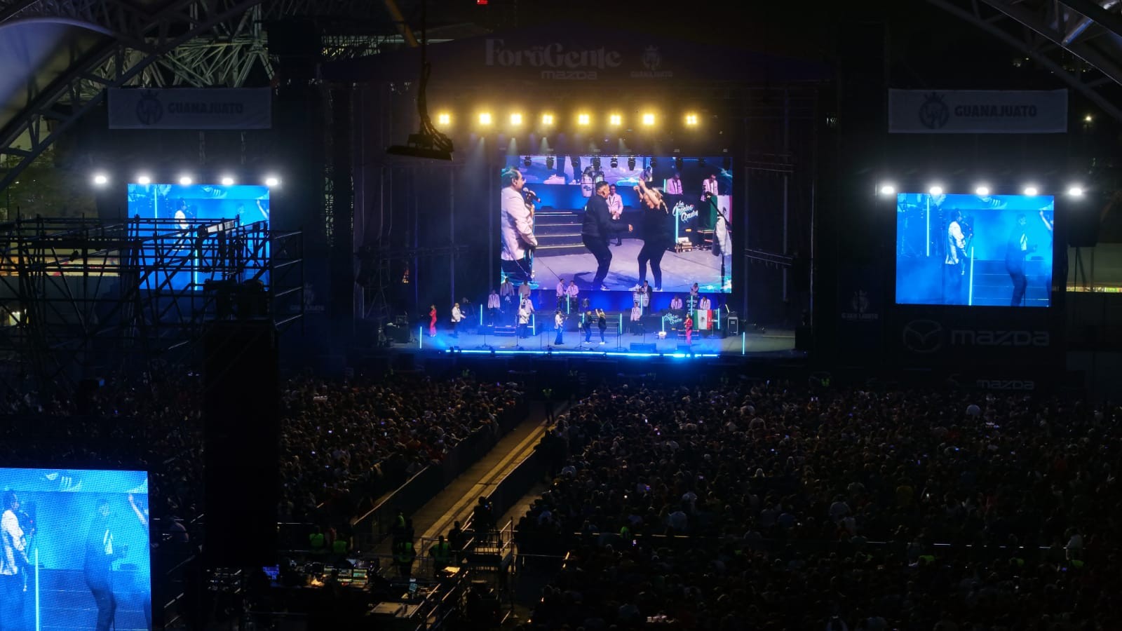 Ángeles Azules en Foro Mazda