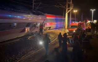 Accidente ferroviario en Córdoba deja 5 muertos y suspende trenes de alta velocidad en España