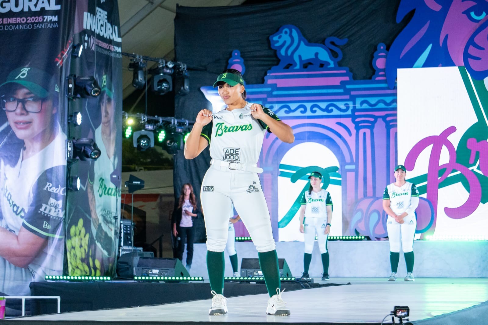 Presentación de uniforme de Bravas