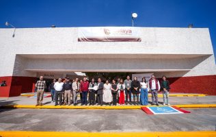 Autoridades municipales y federales firman comodato de tienda SuperISSSTE en Celaya.