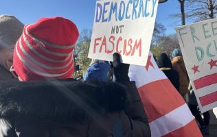 Roxana Peña/Quadratín Hispano El texto original de este artículo fue publicado por la Agencia Quadratín en la siguiente dirección: https://quadratin.com/politica/protestan-contra-trump-en-su-primer-ano-de-gobierno-en-ny-y-nj/ Este contenido se encuentra protegido por la ley. Si lo cita, por favor mencione la fuente y haga un enlace a la nota original de donde usted lo ha tomado. Agencia Quadratín. Todos los Derechos Reservados © 2023.