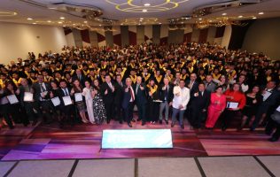 Recibe SABES recertificación ISO 21001 y gradúa a ingenieros en Irapuato
