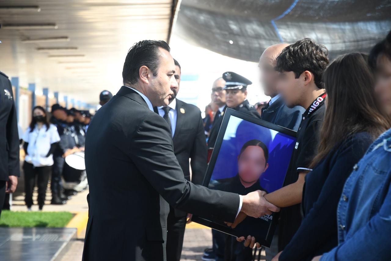 Homenaje a policía