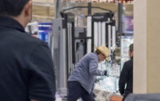 Irrumpen hombres armados en Costco de Celaya