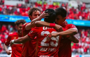Vence Toluca a Chivas con dominio desde el inicio