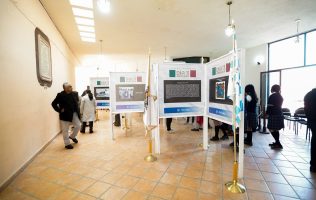 exposición de banderas