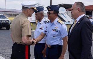 Yaileth Argüelles/Quadratín Hispano El texto original de este artículo fue publicado por la Agencia Quadratín en la siguiente dirección: https://quadratin.com/estados-unidos/avanzan-acuerdos-de-seguridad-entre-panama-y-eu/ Este contenido se encuentra protegido por la ley. Si lo cita, por favor mencione la fuente y haga un enlace a la nota original de donde usted lo ha tomado. Agencia Quadratín. Todos los Derechos Reservados © 2023.