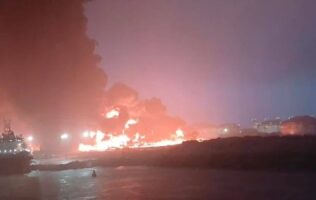 Mueren calcinadas 4 víctimas de incendio en refinería de Dos Bocas