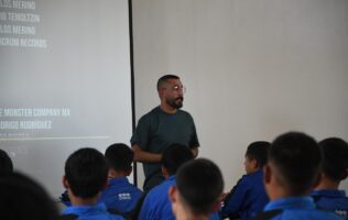 Proyectan cortometraje “El niño invisible” a adolescentes en centro de internamiento en León