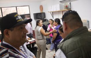 Confronta regidora a personal de Mercados por cierre de piletas en Irapuato
