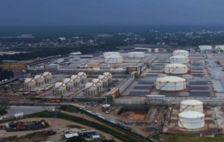 Harán simulacro en área de tanques de la refinería Olmeca este miércoles El texto original de este artículo fue publicado por la Agencia Quadratín en la siguiente dirección: https://tabasco.quadratin.com.mx/index.php/2026/04/07/haran-simulacro-en-area-de-tanques-de-la-refineria-olmeca-este-miercoles/ Este contenido se encuentra protegido por la ley. Si lo cita, por favor mencione la fuente y haga un enlace a la nota original de donde usted lo ha tomado. Agencia Quadratín. Todos los Derechos Reservados © 2023.