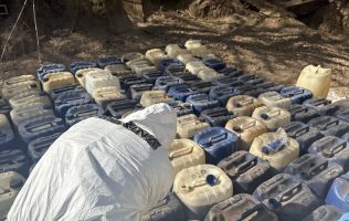 En 22 estados, desmantelan 1,259 laboratorios para procesar drogas El texto original de este artículo fue publicado por la Agencia Quadratín en la siguiente dirección: https://mexico.quadratin.com.mx/en-22-estados-desmantelan-1259-laboratorios-para-procesar-drogas/ Este contenido se encuentra protegido por la ley. Si lo cita, por favor mencione la fuente y haga un enlace a la nota original de donde usted lo ha tomado. Agencia Quadratín. Todos los Derechos Reservados © 2025.