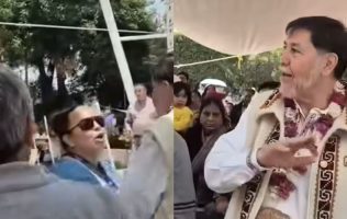 Irrumpe madre buscadora y confronta a Noroña en gira en Edomex