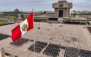 Amplían votación en Perú por retrasos logísticos en jornada