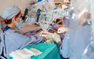 Implantes cocleares