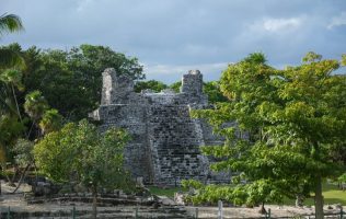 Cancún Mayas