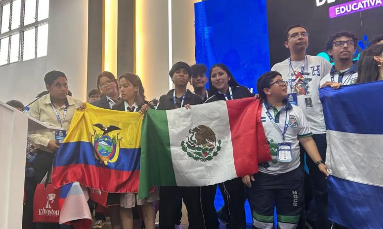 Destacan estudiantes de UVEG en competencias de robótica e innovación