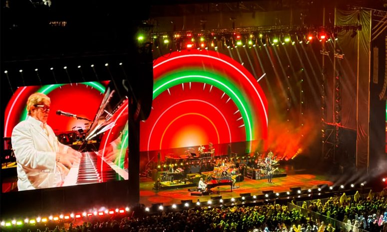 El eco de 14 años y la última nota de Elton John en México