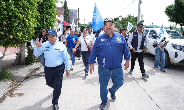 Recorre Jorge Espadas mercado y colonias de León para escuchar a comerciantes y vecinos