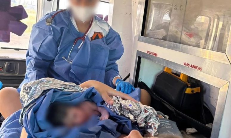 Bebé nace en ambulancia de Silao